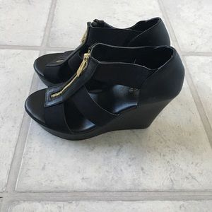 Charles David black wedges